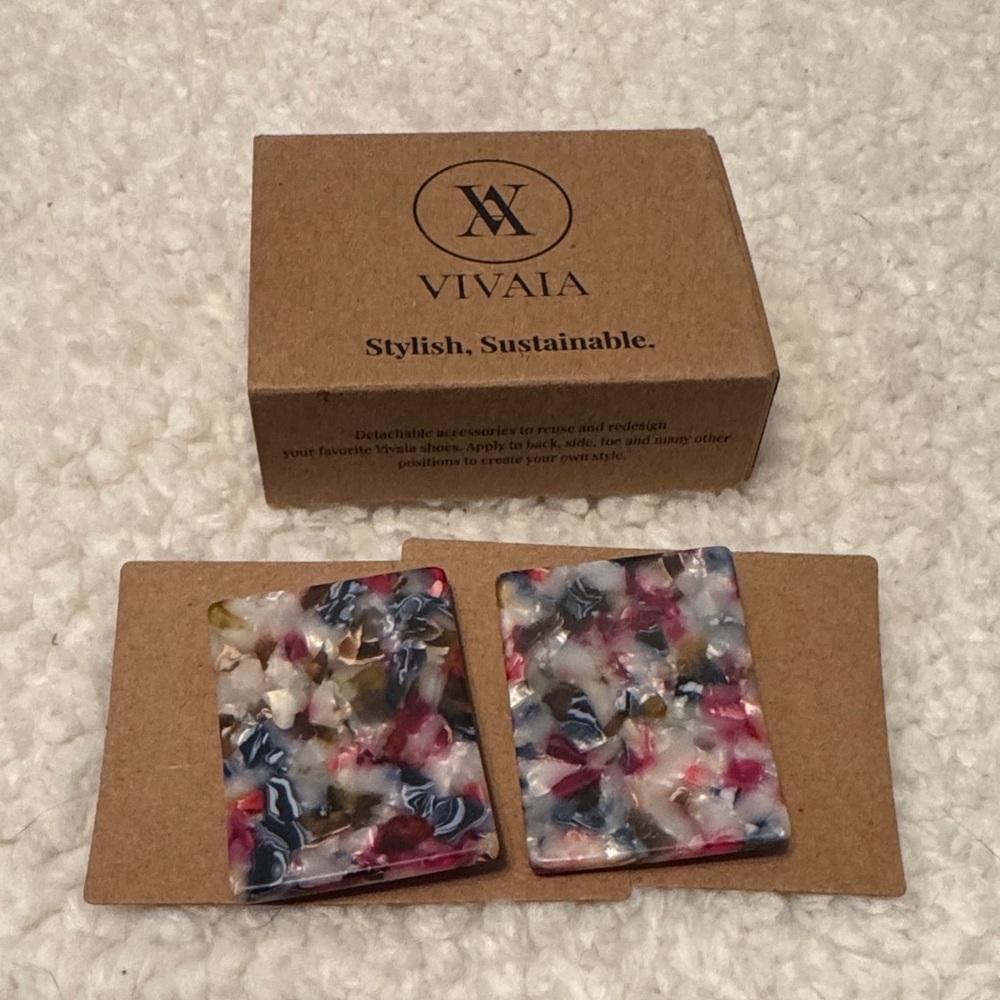 VIVAIA Rectangle Daisy Removable shoe charms in a multi-flecks pattern